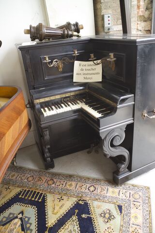 20231014 165118 L1002039 pianodangle